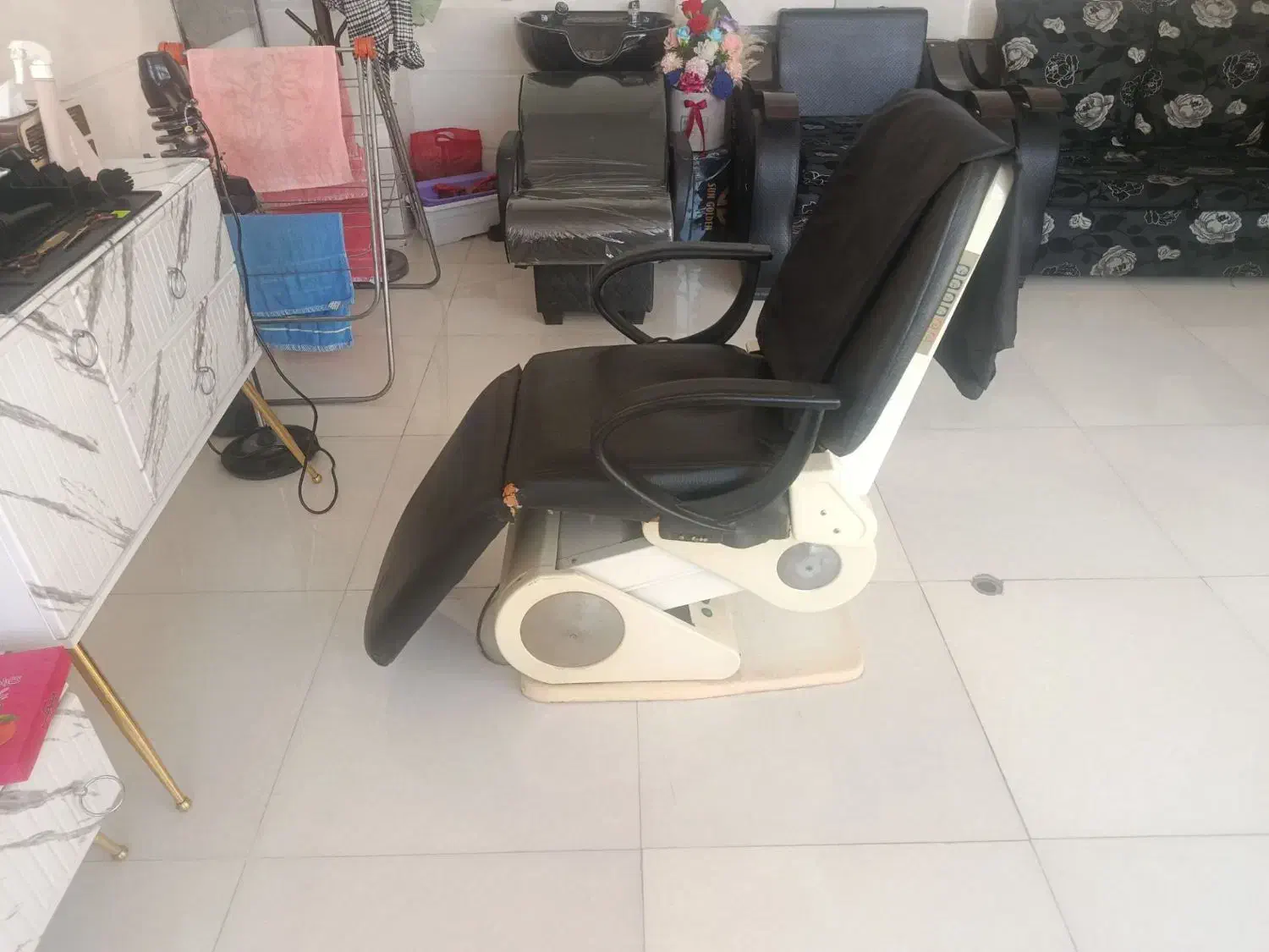 صندلی اصلاح برقی|آرایشگاه و سالن‌های زیبایی|زنجان, |دیوار