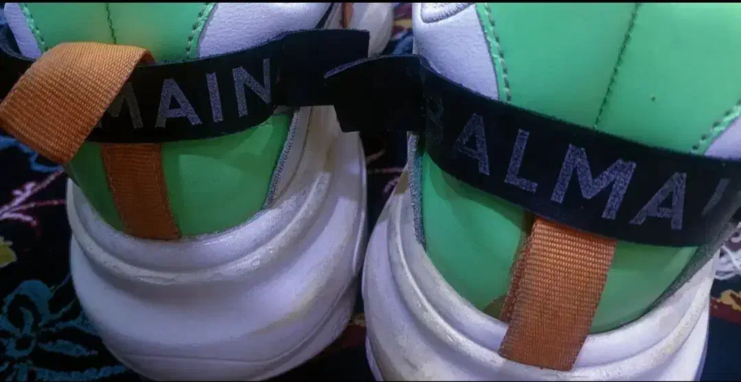 کفش خارجی   بندش کشیده|کیف، کفش، کمربند|بیرجند, |دیوار