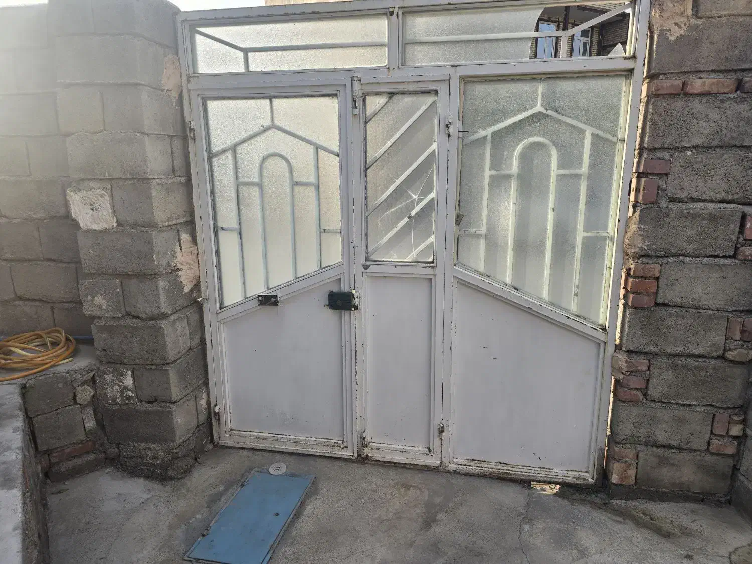 درب حیاط یا راه پله|مصالح و تجهیزات ساختمان|ماکو, |دیوار