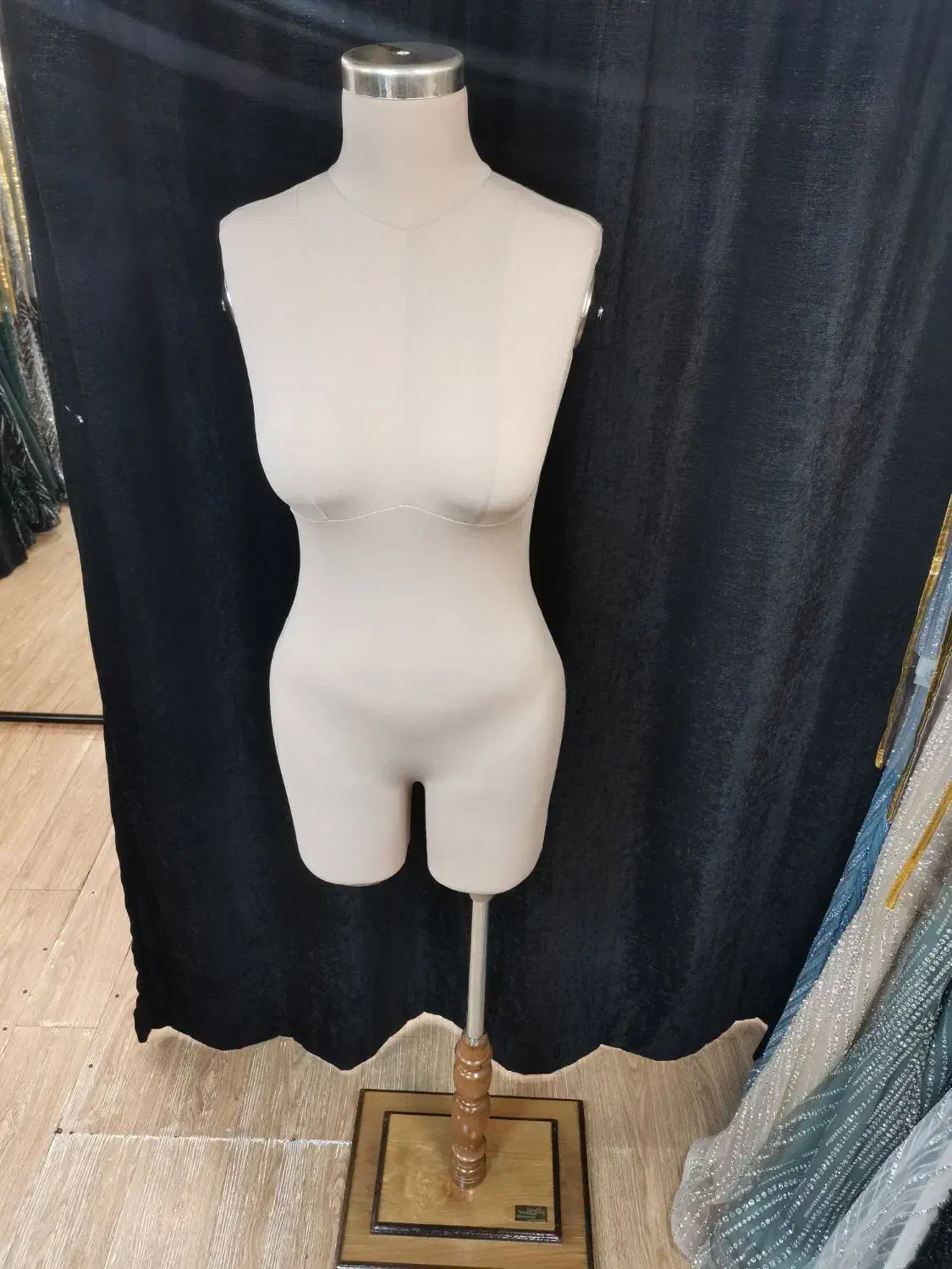 مانکن فاق دار  سوزنخور برند باران|فروشگاه و مغازه|تهران, لاله زار|دیوار