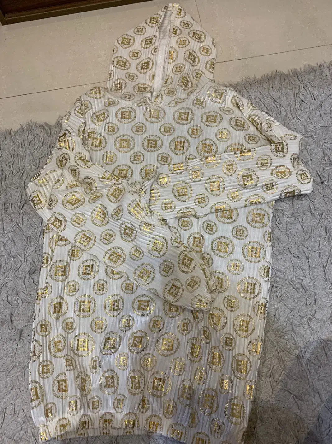 هودی پاییزی|لباس|لاهیجان, گلستان|دیوار