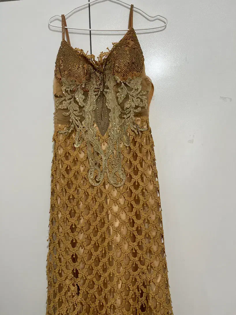 لباس مجلسی|لباس|رشت, پل تالشان|دیوار