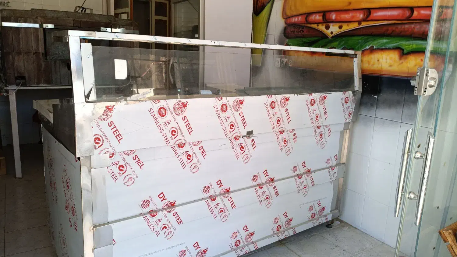 تاپینگ زیر فریزر در حد نو|کافی‌شاپ و رستوران|میمند, |دیوار