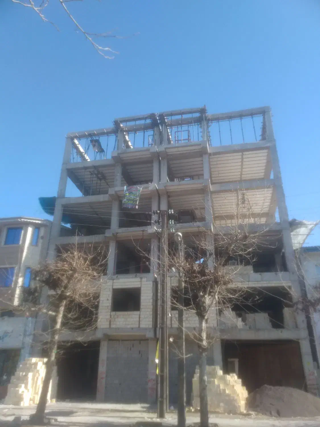 استخدام نیروی آلماتور بند قالب بند نجار|استخدام معماری، عمران و ساختمانی|لاهیجان, شیشه گران|دیوار
