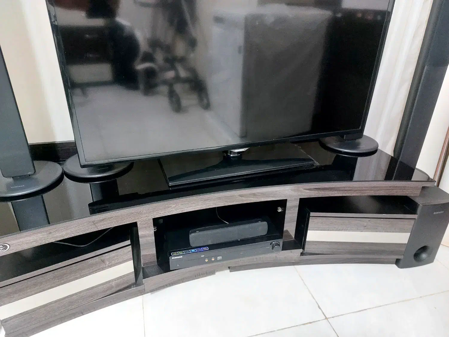 تلوزیون و میز تلوزیون و سینما خانواده سامسونگ|تلویزیون و پروژکتور|اندیشه, شهرک مریم|دیوار