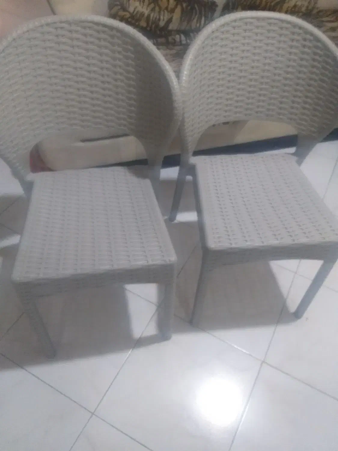 دوعدد صندلی طوسی در حد نوهس محکم مناسب بالکن|صندلی و نیمکت|تهران, صادقیه|دیوار