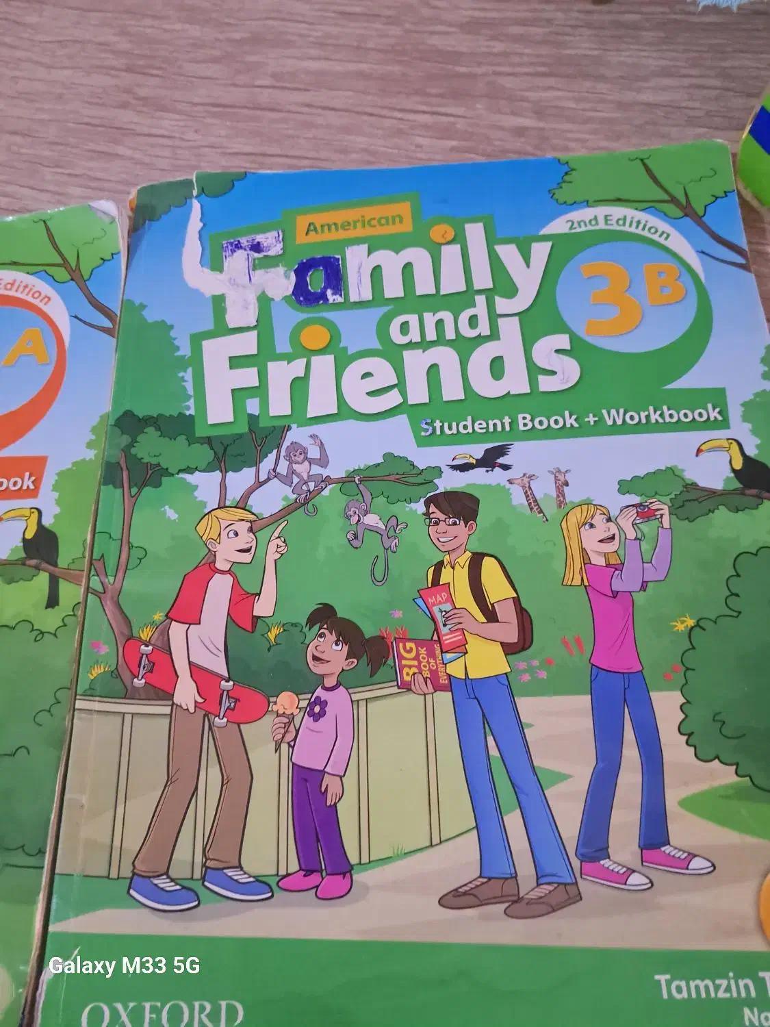 دوتا کتاب فامیلی فرندز سالم وتمیز|کتاب و مجله آموزشی|بروجرد, |دیوار