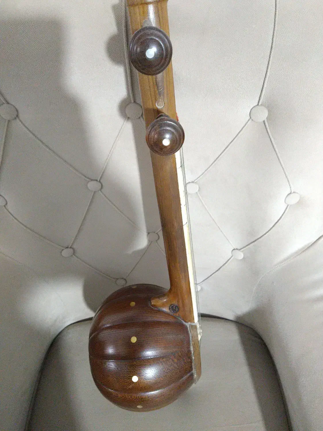 کمانچه ایرانی سال ساخت ۸۷( استاد عطایی)|سازهای سنتی|تبریز, |دیوار