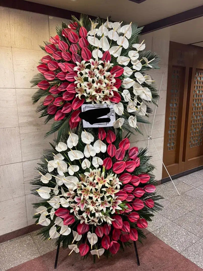 تاج گل ترحیم آماده|گل و گیاه طبیعی|ری, علایین|دیوار