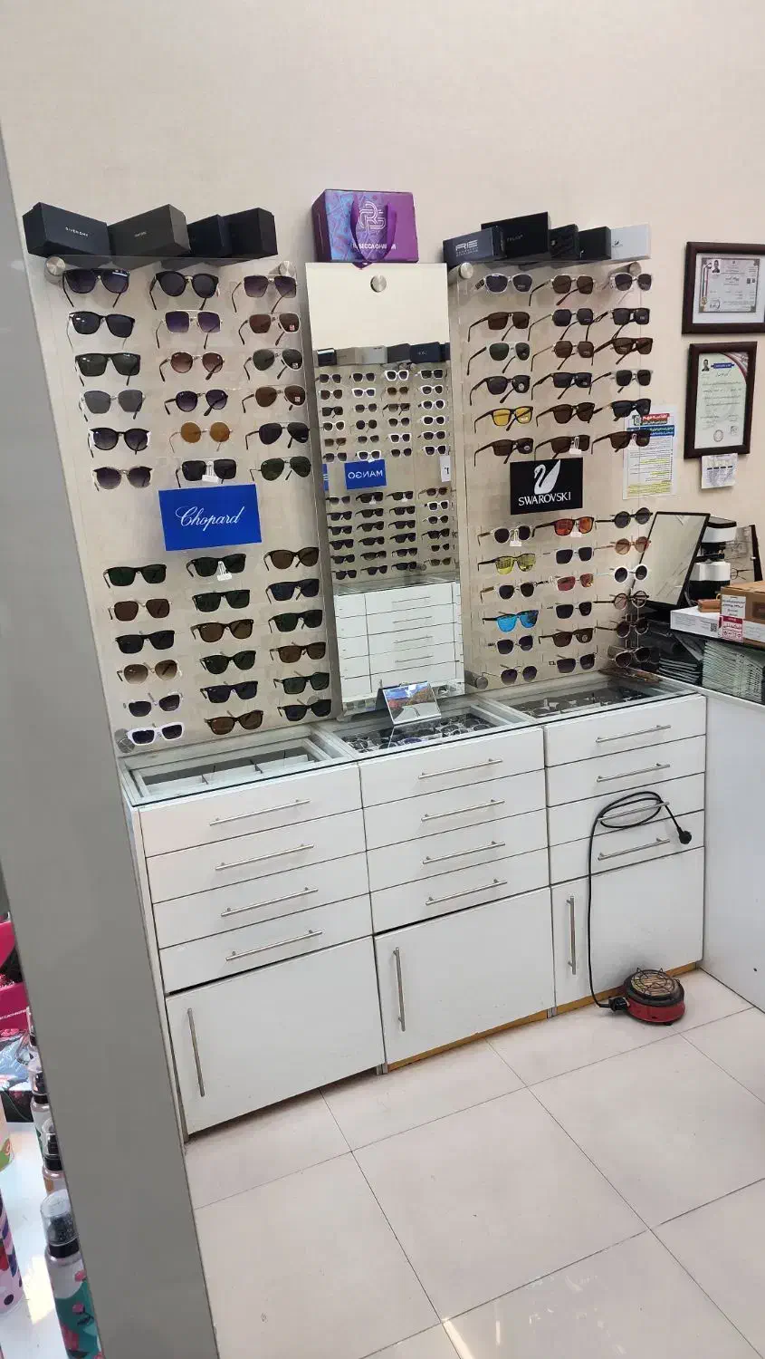 دکور عینک یکجا طبی آفتابی عطر ساعت استند عینک|فروشگاه و مغازه|تهران, بازار|دیوار