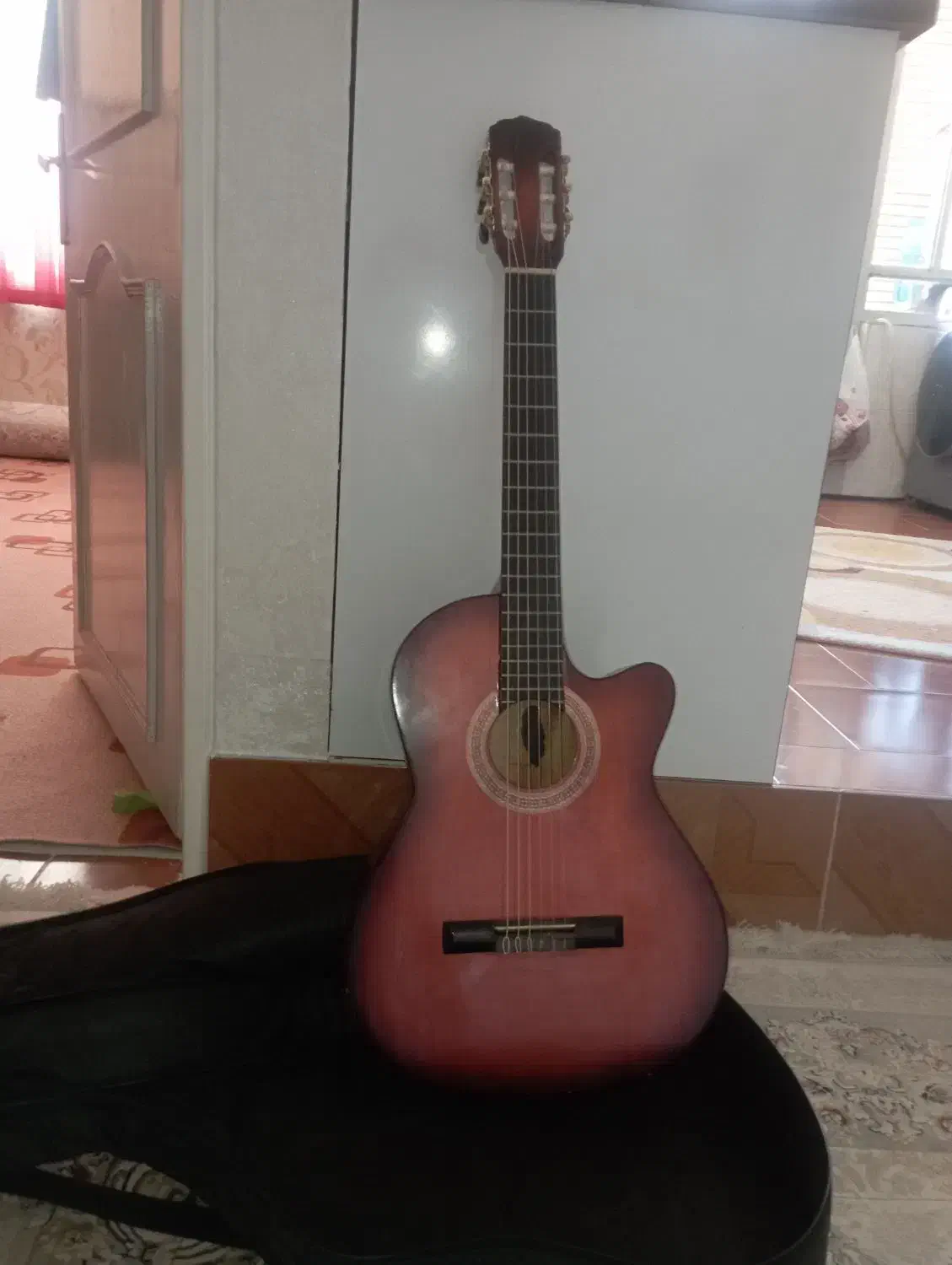 گیتار|گیتار، بیس، امپلیفایر|بروجرد, |دیوار