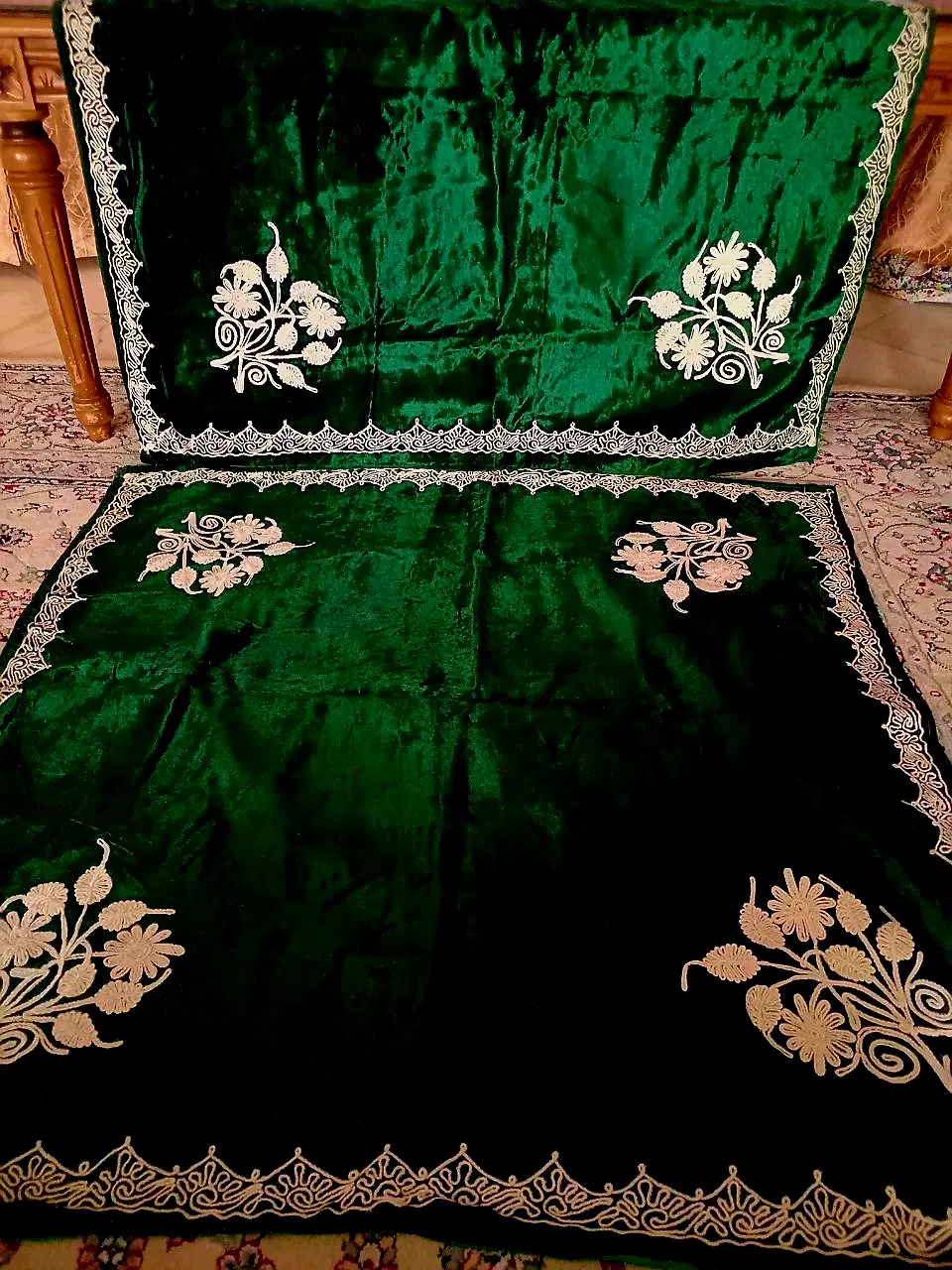 رومیزی مخمل قدیمی  عتیقه زری دوزی سوزن دوزی|صنایع دستی و سایر لوازم تزئینی|تهران, والفجر|دیوار
