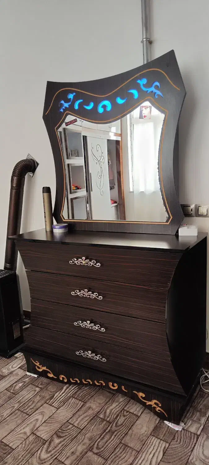 میز آرایشی|آینه|بکتاش, |دیوار