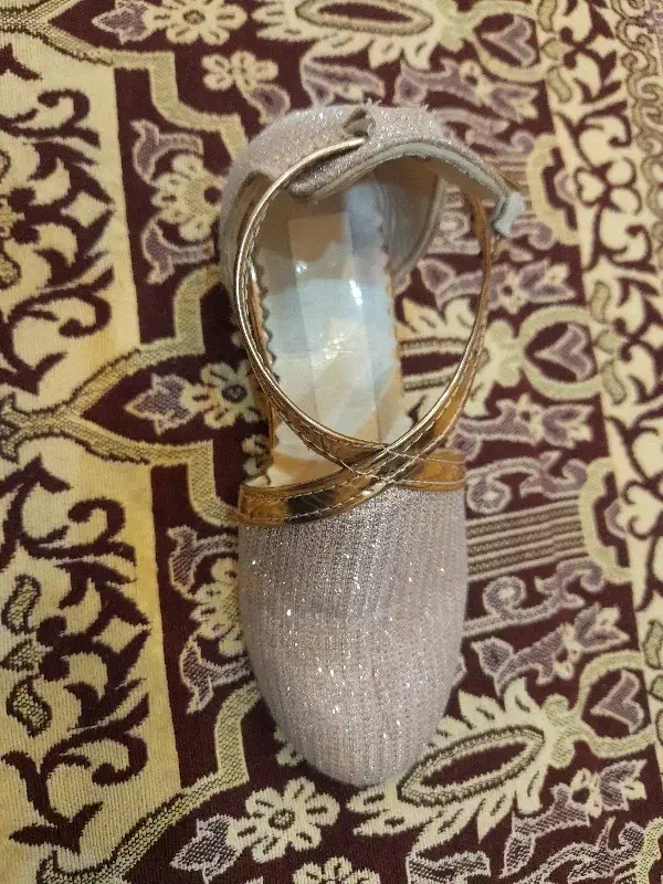 گمشده|کیف، کفش، کمربند|معصومیه, |دیوار