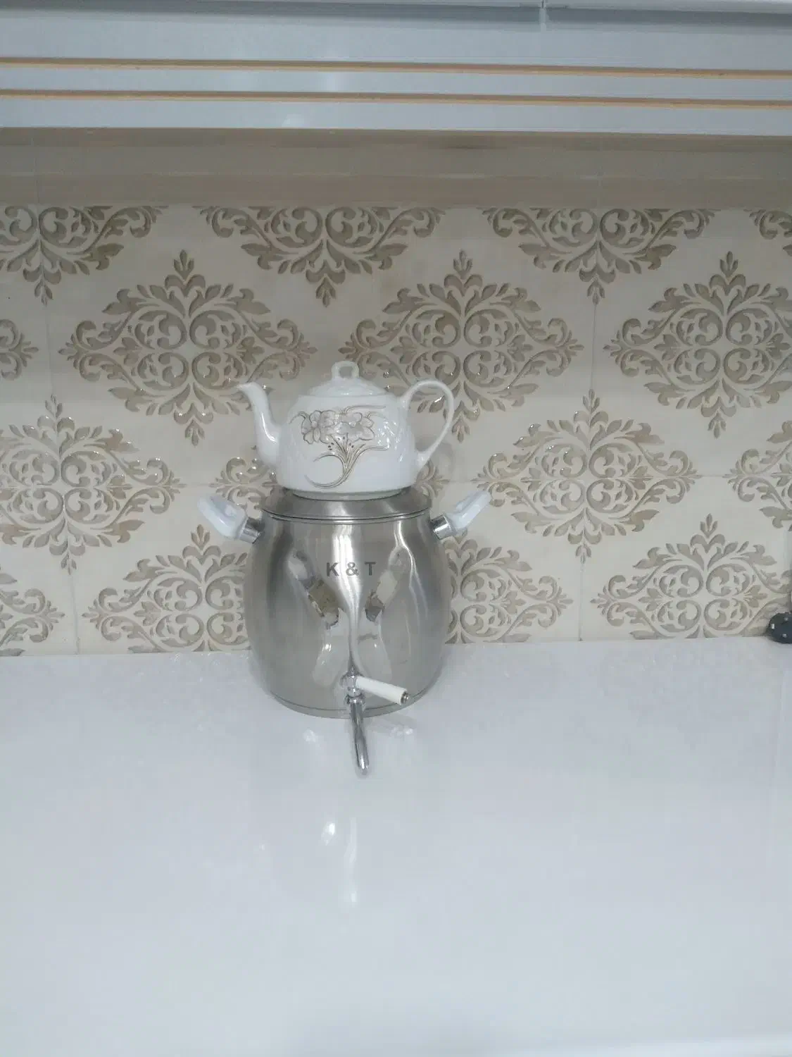 قوری کتری|قوری، کتری، قهوهساز دستی|صحنه, |دیوار