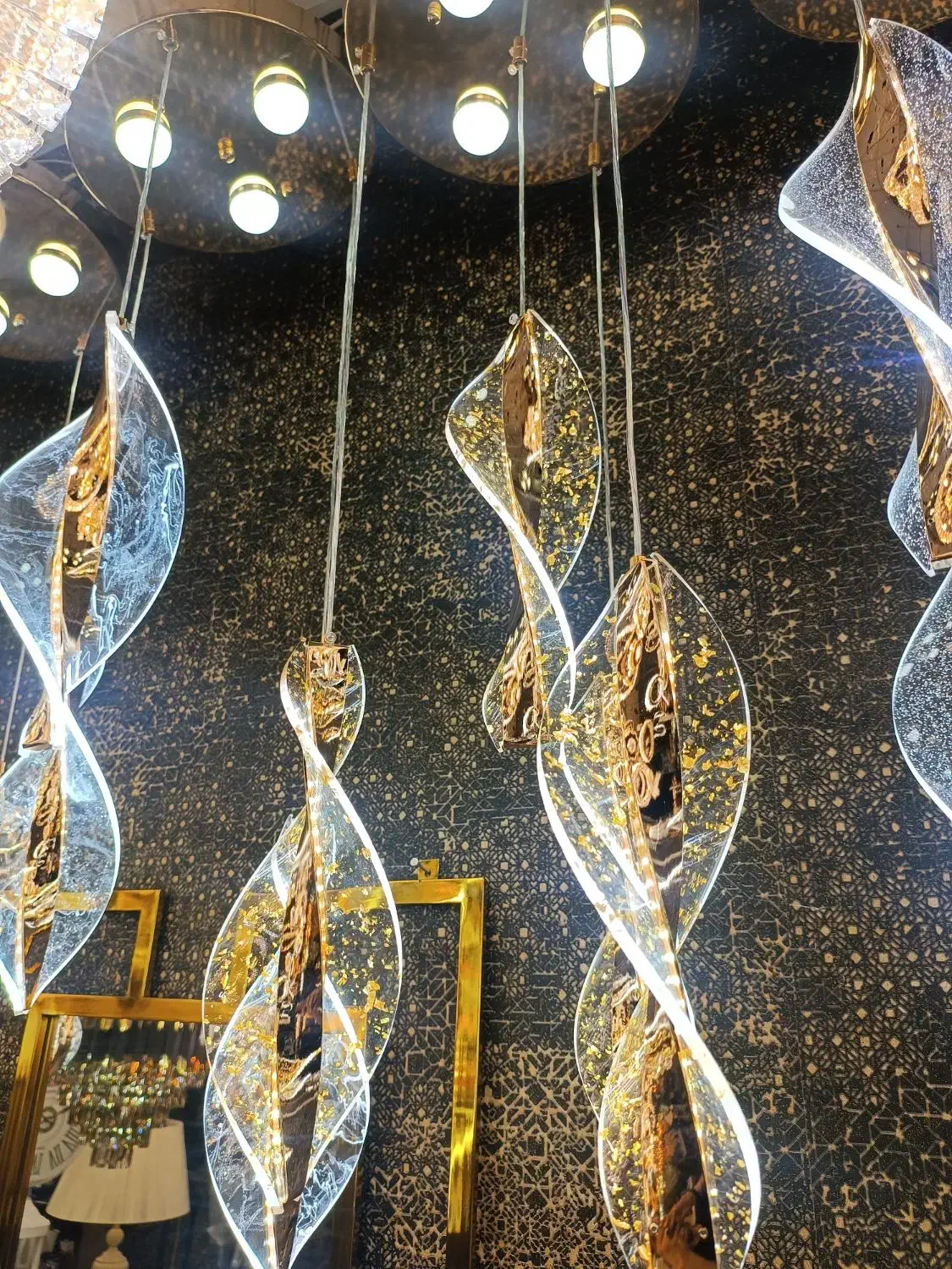 چراغ آویز مدرن کریستالی، قیمت مناسب|لوستر و چراغ آویز|تهران, اتابک|دیوار