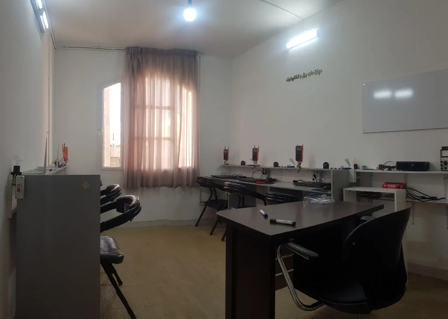 اجاره کلاس و دفتر کاری|اجارهٔ کوتاه‌مدت دفتر کار و فضای آموزشی|مشهد, فرهنگ|دیوار