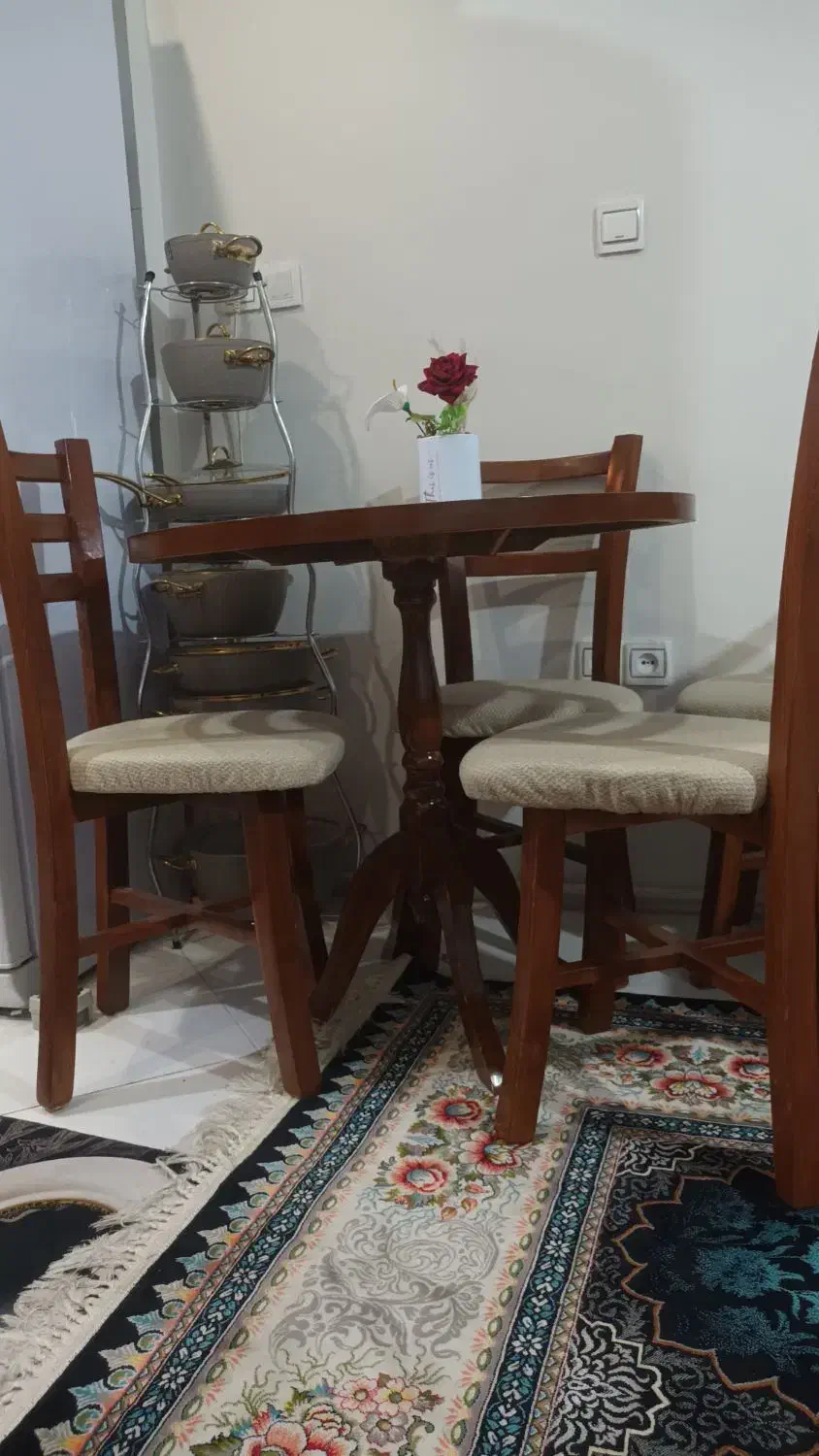 میزنهارخوری چهارنفره بخاطرکمبودجاومستاجری|میز و صندلی غذاخوری|تهران, خاک سفید|دیوار