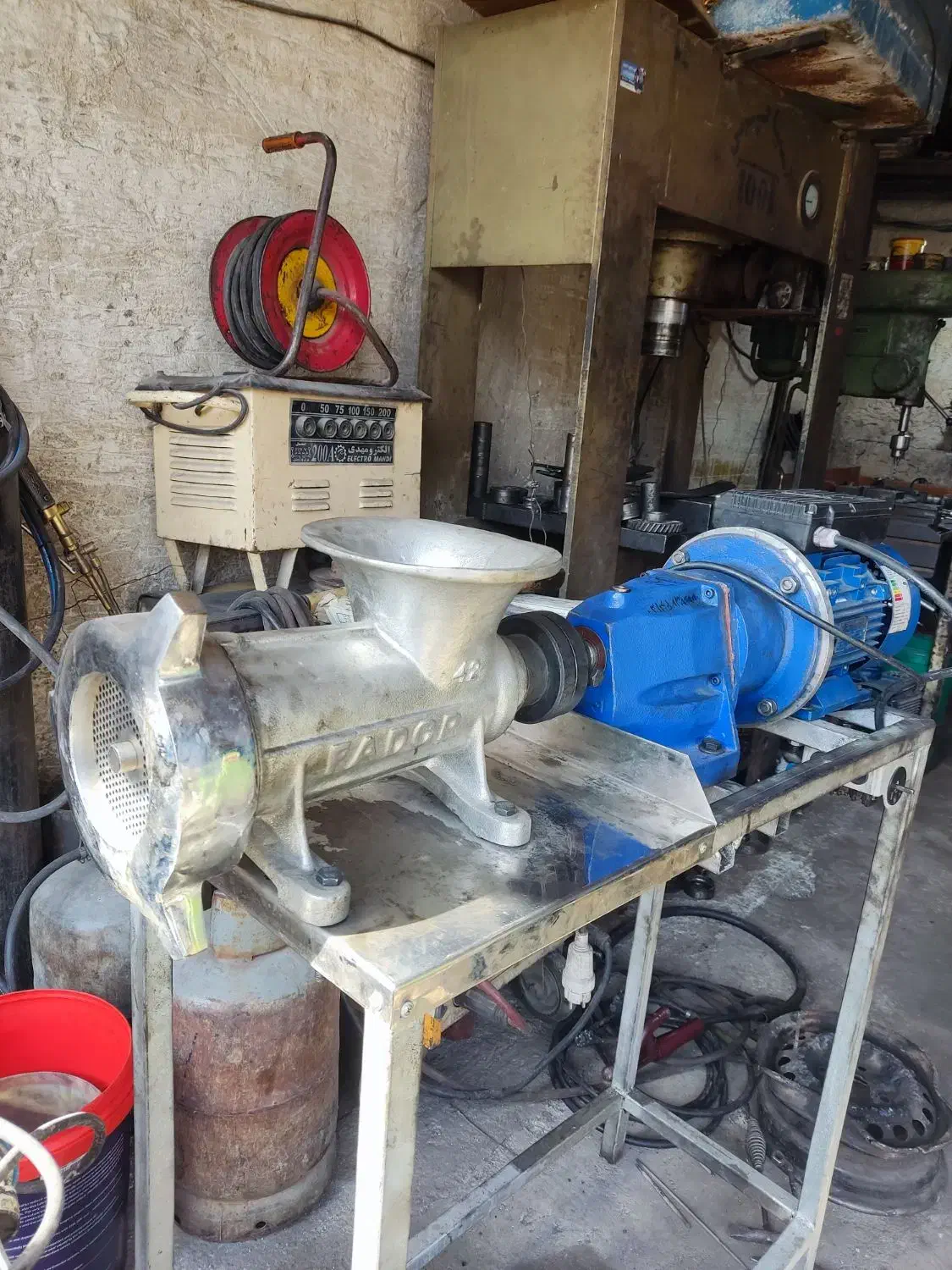 چرخ گوشت|کافی‌شاپ و رستوران|کازرون, |دیوار