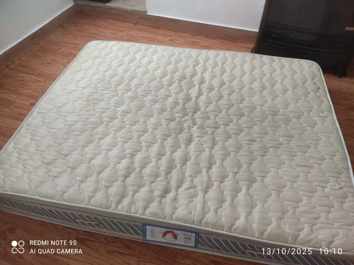 تشک  دونفره تیپی و میز تلویزیون|تشک تختخواب|تاکستان, |دیوار