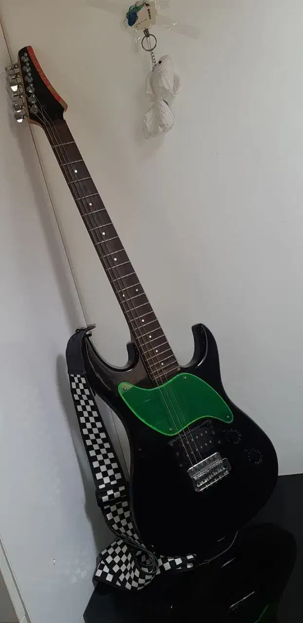 گیتار الکتریک|گیتار، بیس، امپلیفایر|آستارا, |دیوار