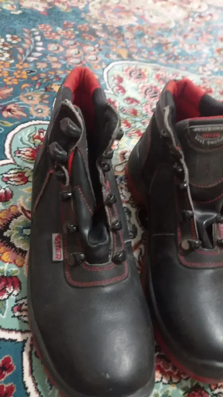 کفش کار یا کفش ایمنی محکم و سالم|کیف، کفش، کمربند|قم, باغ شریفی|دیوار