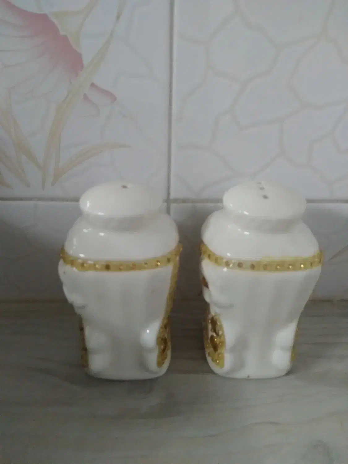 نمکدانقدیمی|کلکسیون اشیاء عتیقه|رشت, دروازه لاکان|دیوار