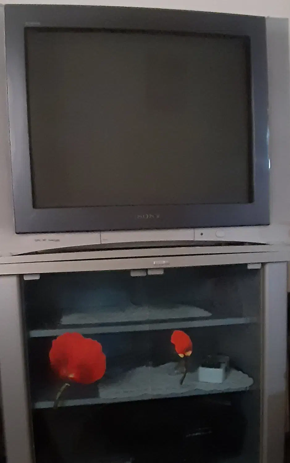 تلویزیون سونی آنالوگ۲۹ اینچ همراه میز تلویزیون|تلویزیون و پروژکتور|اهواز, شهرک نفت|دیوار