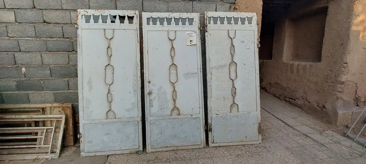 درب پارکینگ سه لنگه با چهار چوب و پنجره کامل|مصالح و تجهیزات ساختمان|مبارکه, |دیوار