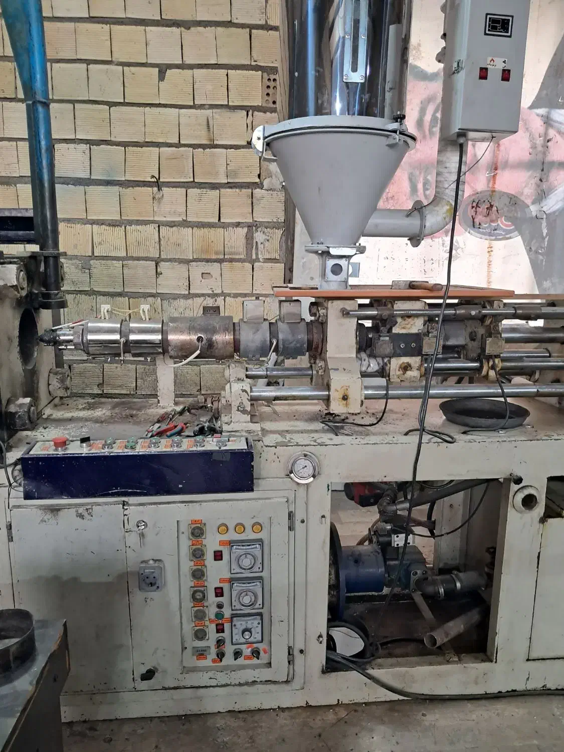 دستگاه تزریق پلاستیک  فروش  فوری|ماشین‌آلات صنعتی|تفرش, |دیوار