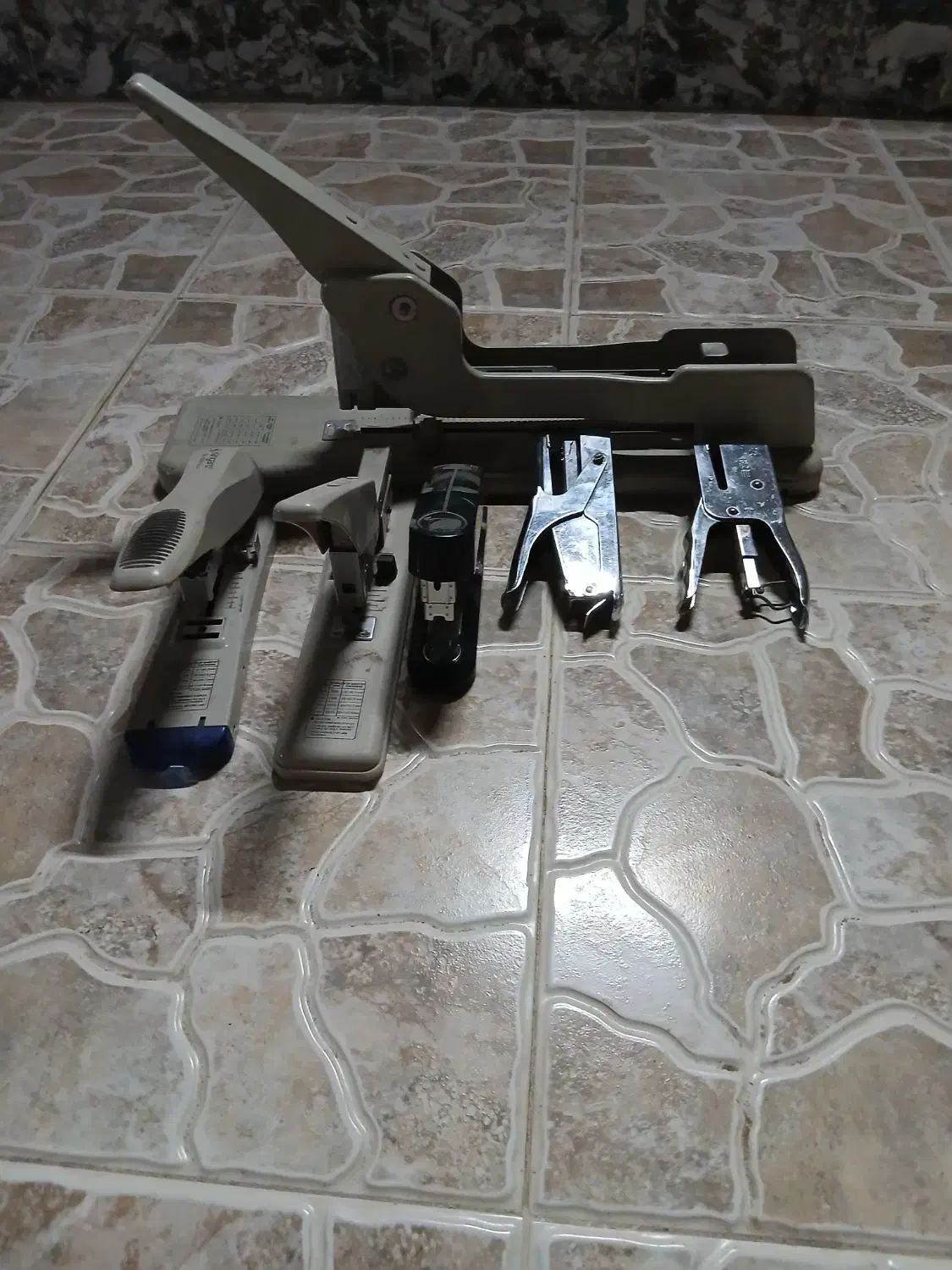 تعمیر انواع پانچ وماشین دوخت کوچک و بزرگ|خدمات پیشه و مهارت|تربتحیدریه, دیزقند|دیوار