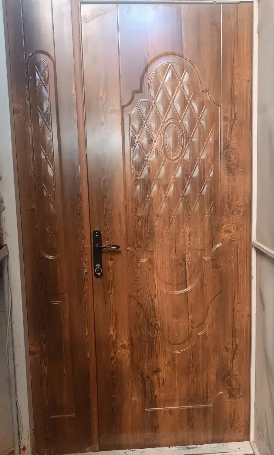 درب منزل چوبی در حد نو|مصالح و تجهیزات ساختمان|سبزوار, شرق کال جنوبی (شمس آبادی)|دیوار