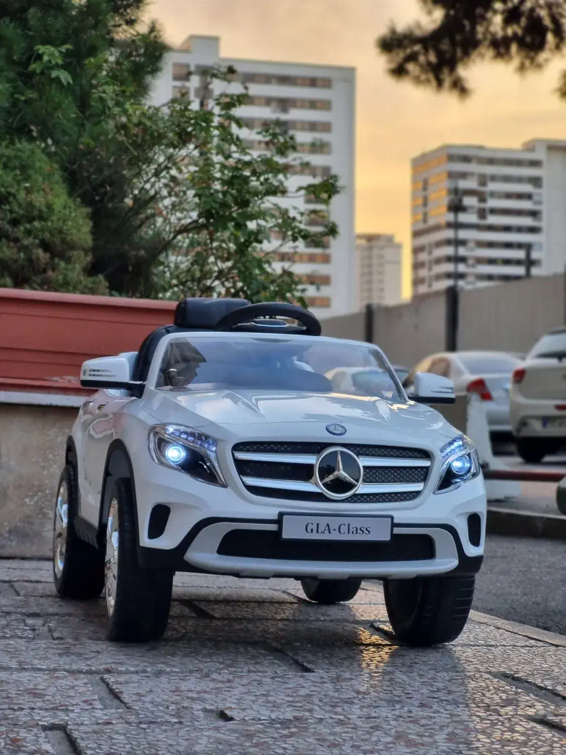 ماشین‌شارژی بنز GLA کولردار|اسباب‌‌بازی|تهران, هوانیروز|دیوار