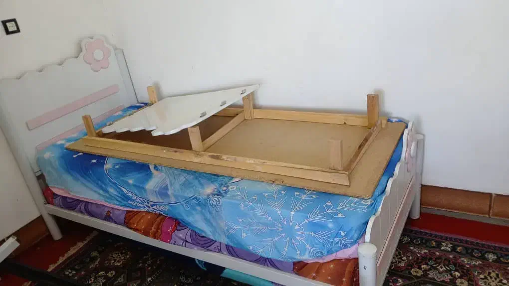 دو عدد تخت ی نفره همراه با تشک و رو تختی|تخت و سرویس خواب|الیگودرز, |دیوار