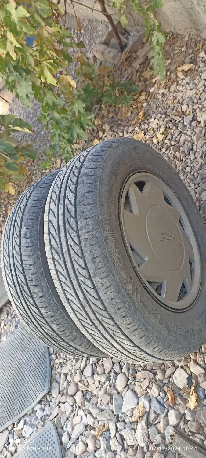 لاستیک پیکان همراه با رینگ|قطعات یدکی و لوازم جانبی|قائن, |دیوار