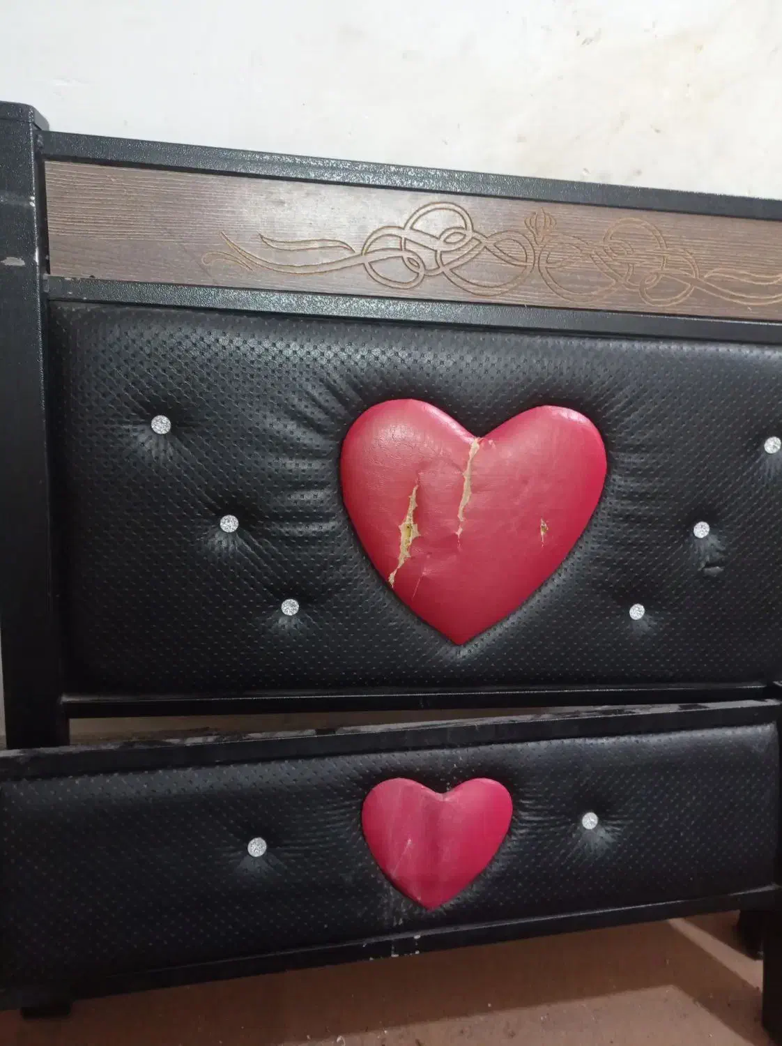 تخت خواب یک نفره|تخت و سرویس خواب|مسجد سلیمان, |دیوار