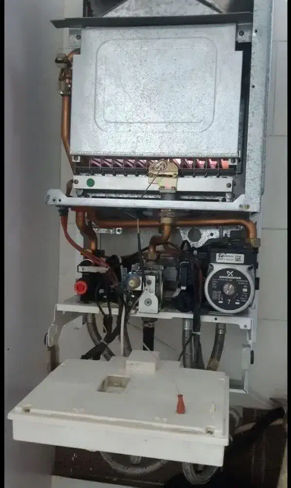 تعمیر و سرویس پکیج و آبگرمکن|خدمات پیشه و مهارت|فولادشهر, C5|دیوار