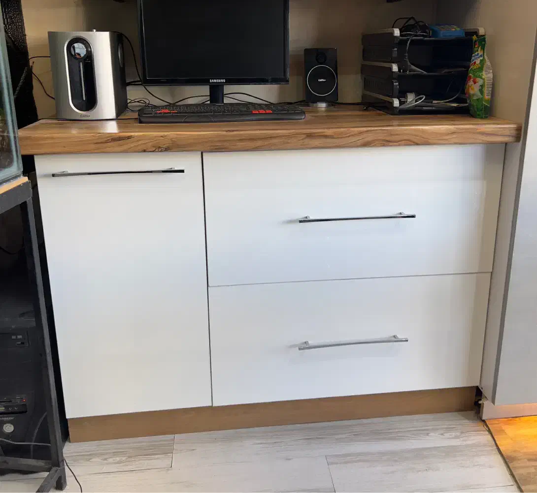 میز دراور|جاکفشی، کمد، دراور|صدرا-فارس, فاز ۱|دیوار