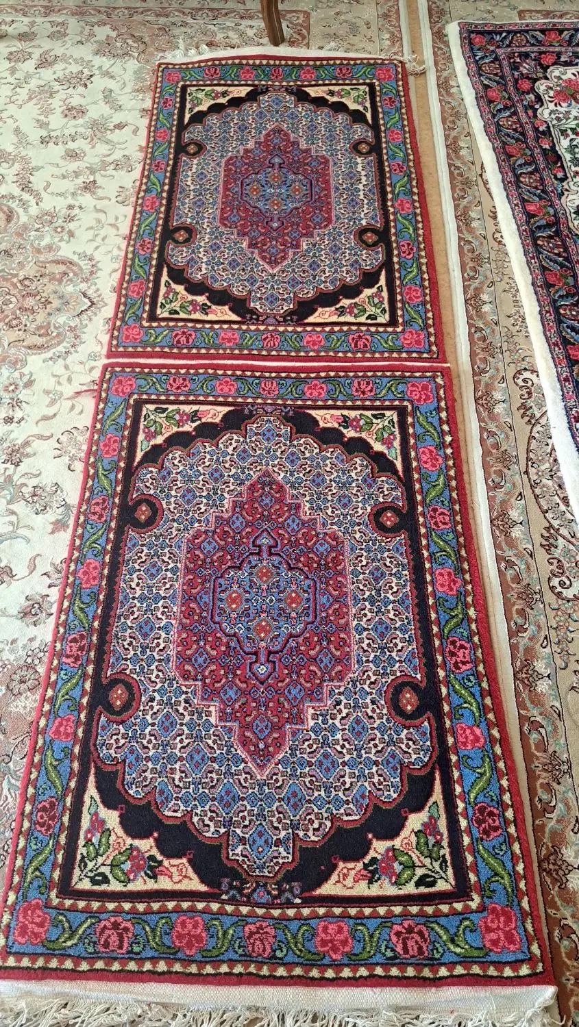 دو عدد پشتی|پشتی|سنندج, |دیوار