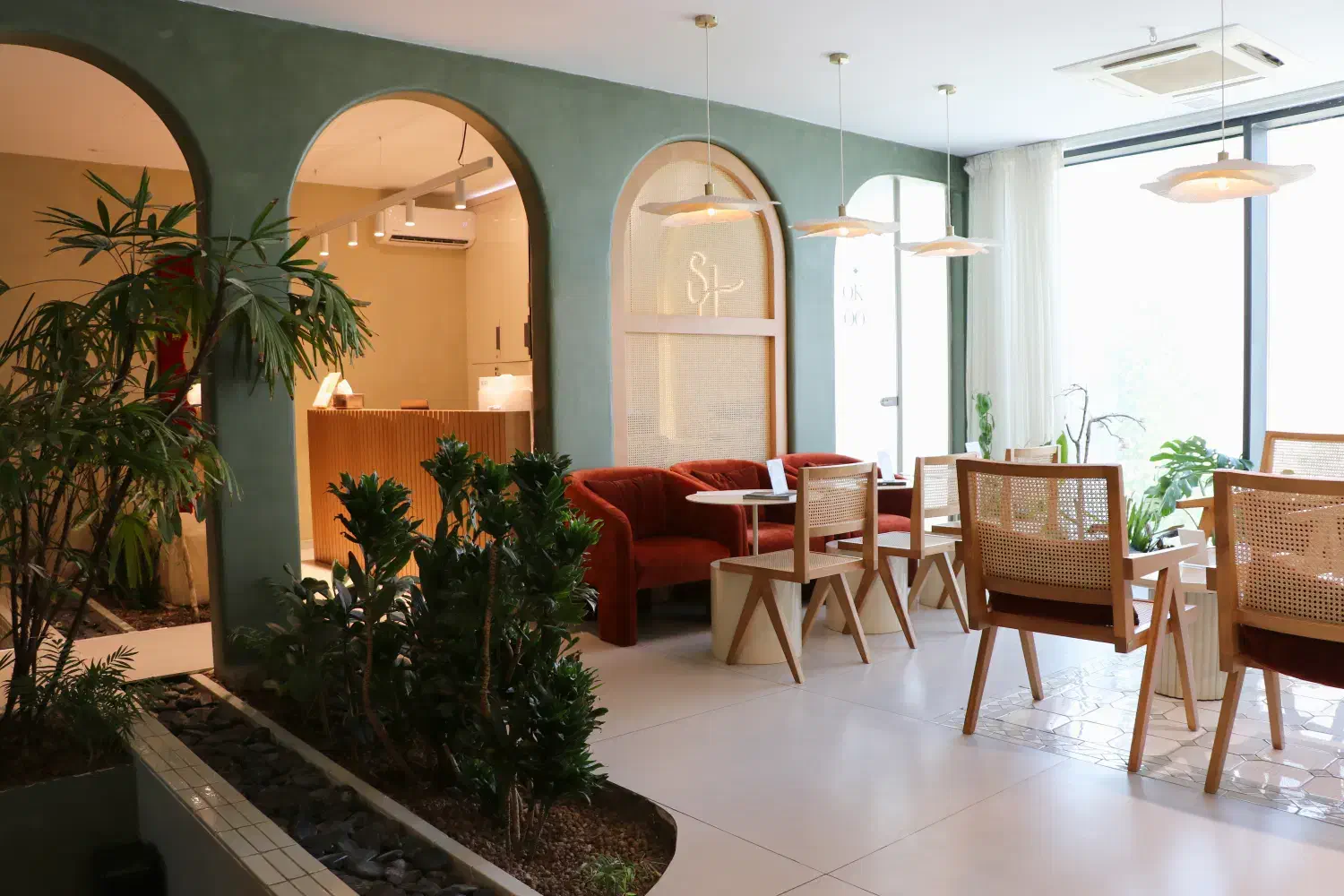 باریستا و نیروی پذیرایی|استخدام خدمات فروشگاه و رستوران|تهران, حصار بوعلی|دیوار