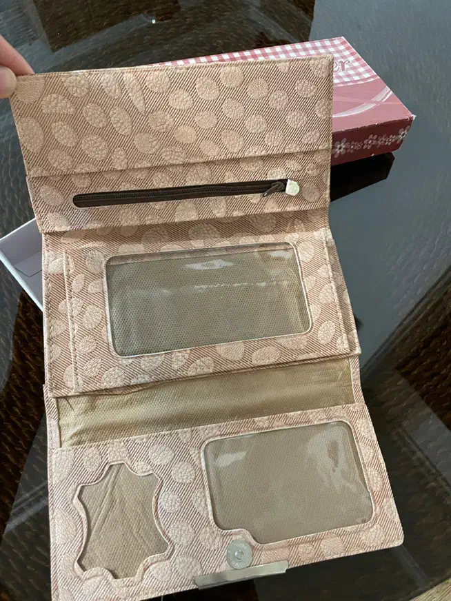 کیف پول|کیف، کفش، کمربند|رشت, دروازه لاکان|دیوار