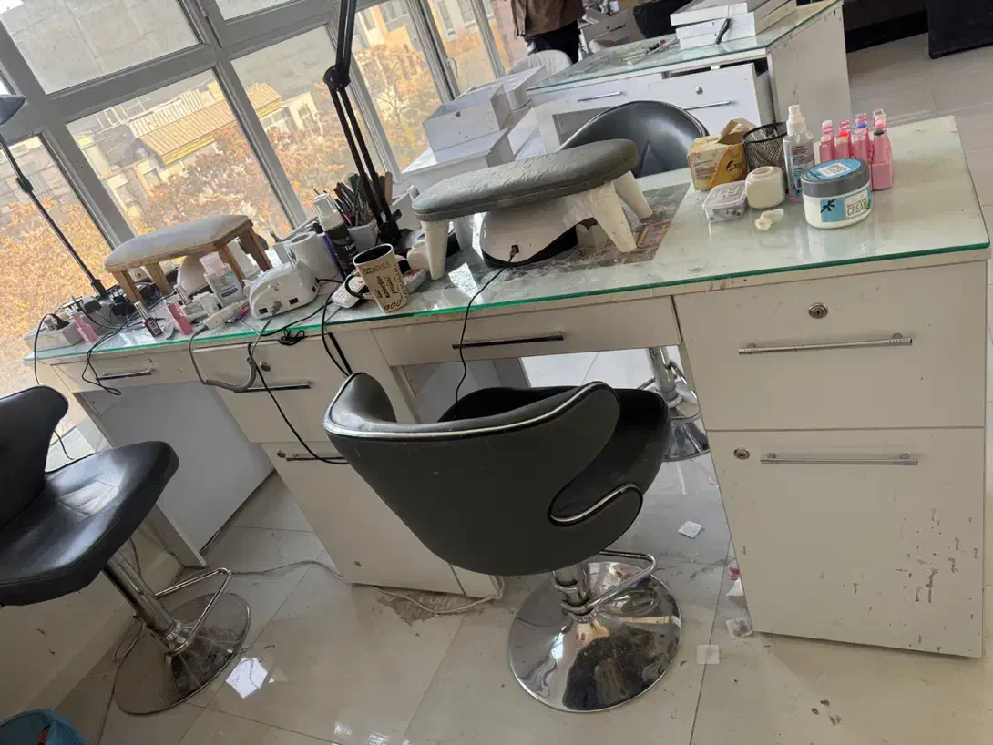 میز ناخن ۴ عدد|آرایشگاه و سالنهای زیبایی|قزوین, |دیوار