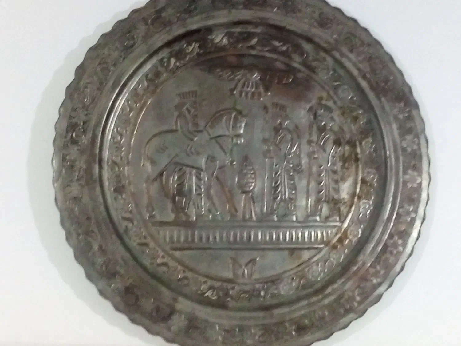 سینی  قلم ززنی  مسی  طرح هخامنشی  قدیمی|کلکسیون اشیاء عتیقه|تهران, شهرک استقلال|دیوار