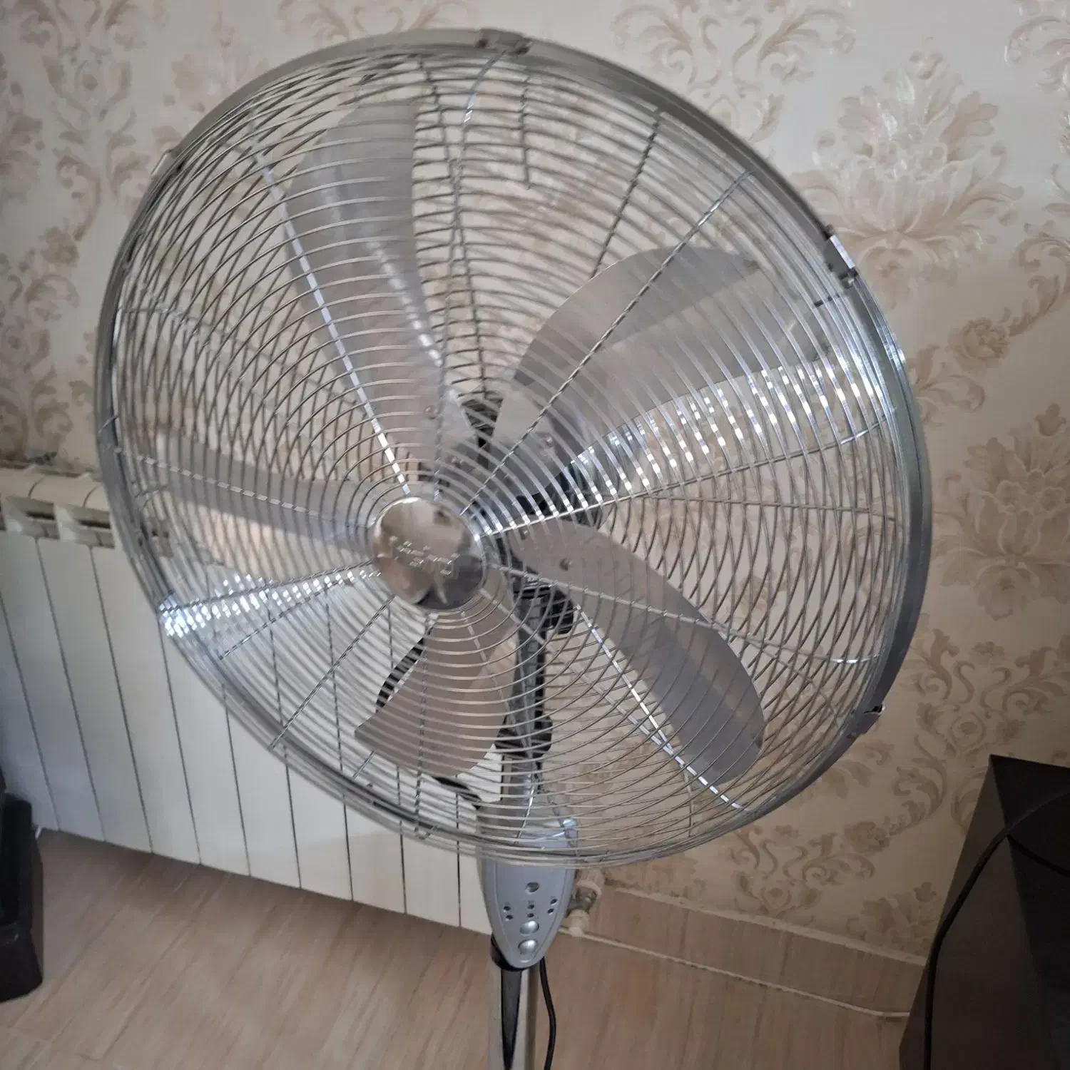 پنکه ایستاده|پنکه و تصفیهکنندهٔ هوا|گرگان, |دیوار