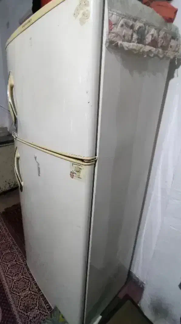 یخچال دو درب بالا فریزر پایین یخچال|یخچال و فریزر|مینودشت, |دیوار