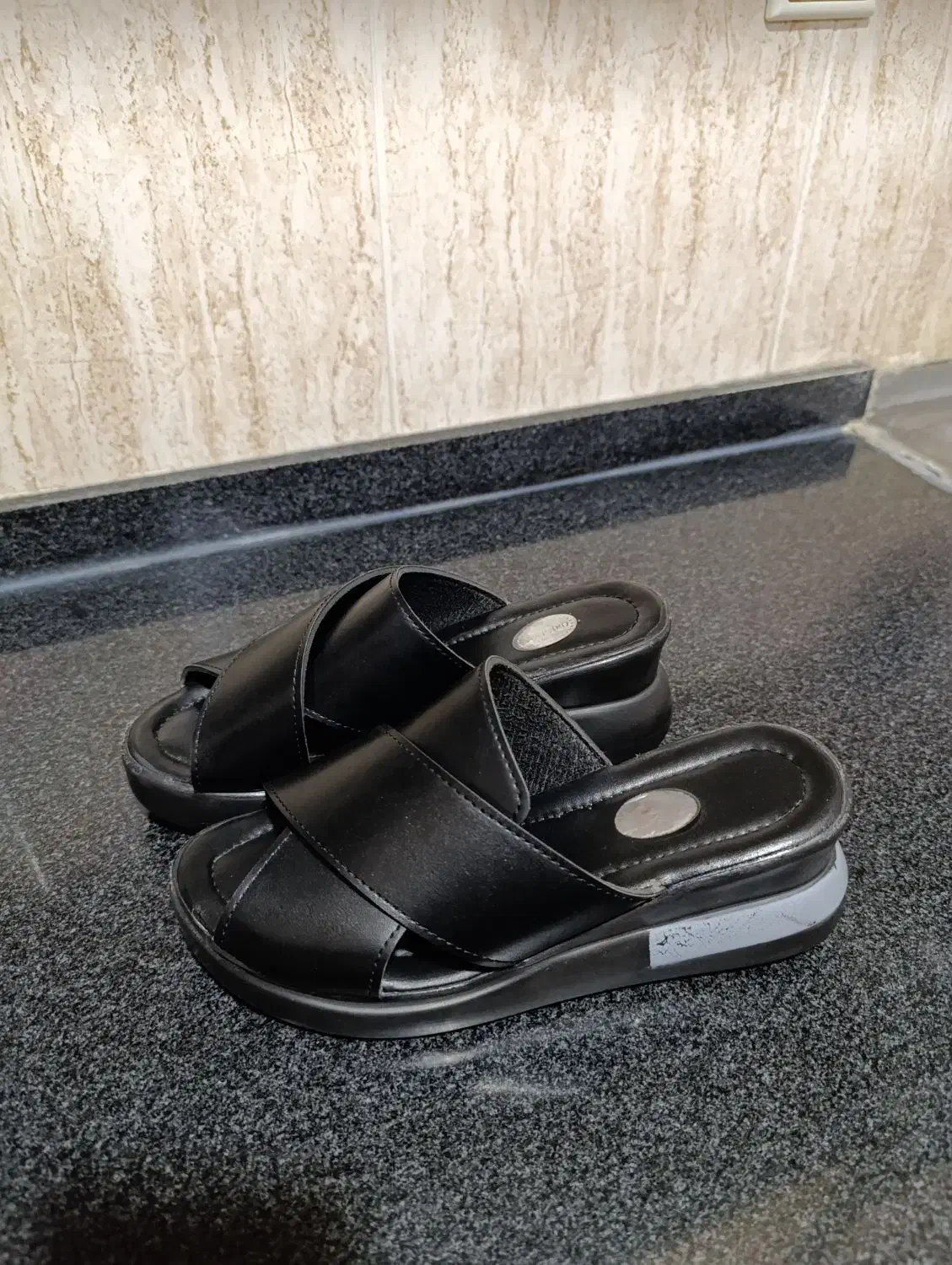 صندل|کیف، کفش، کمربند|آمل, |دیوار