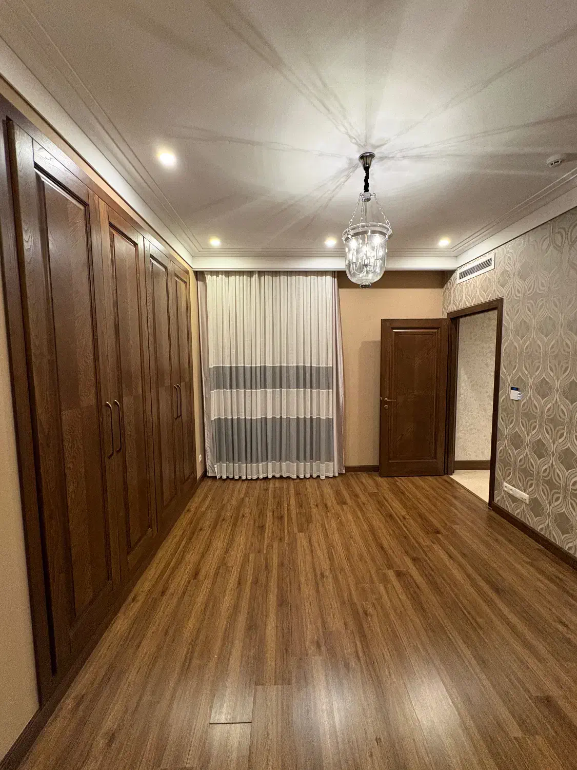 آپارتمان ۱۲۰متری/نیاوران/فرعی دنج/فول