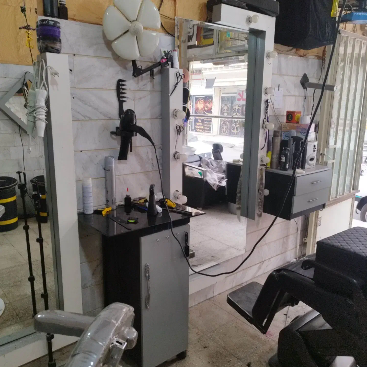 دکور آرایشگاه با سرشور رایگان|آرایشگاه و سالنهای زیبایی|ورامین, خیر آباد|دیوار