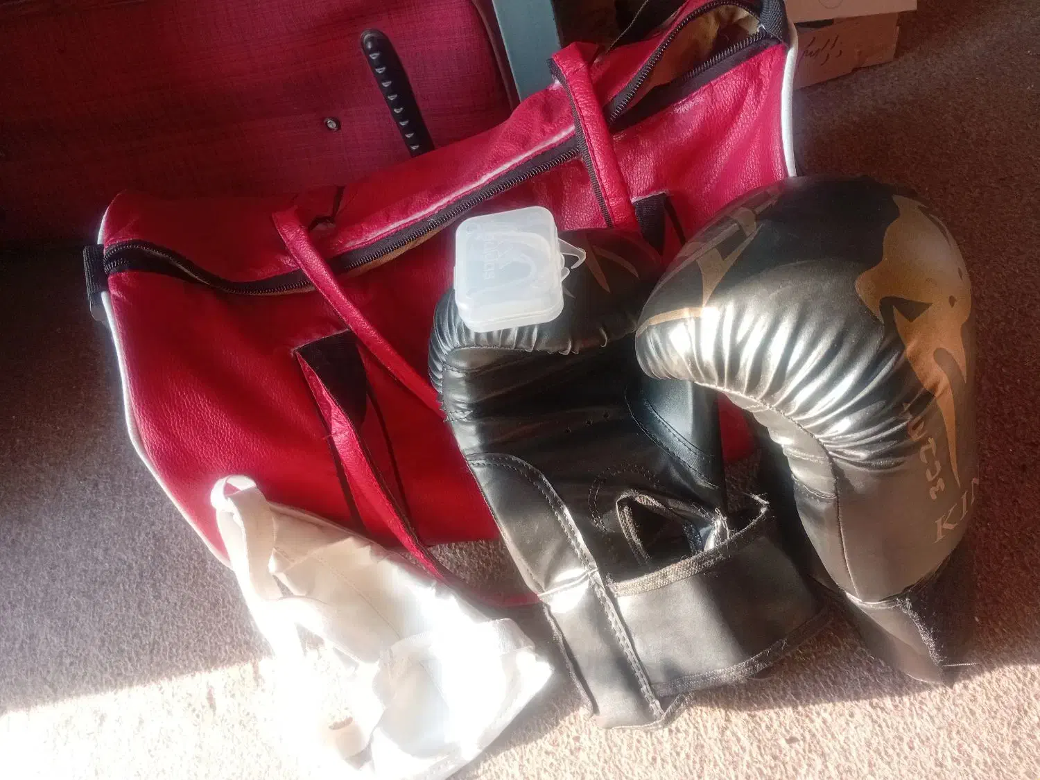 دستکش بوکس برندVENUMبا ساک و لسته وبیضه بند|تجهیزات ورزشی|شیراز, قصرالدشت|دیوار