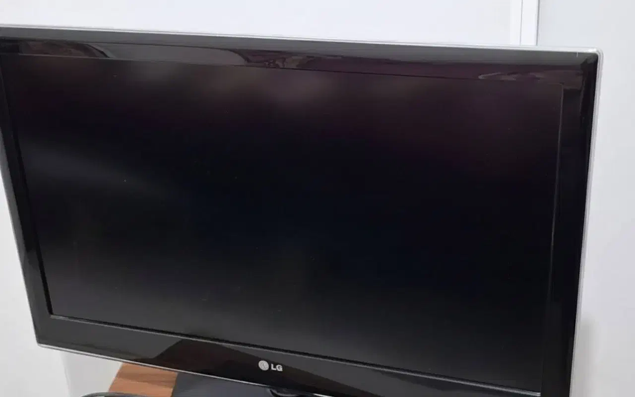 تلویزیون LG سایز ۳۲ اینچ، کاملاً سالم و تمیز|تلویزیون و پروژکتور|ارومیه, |دیوار